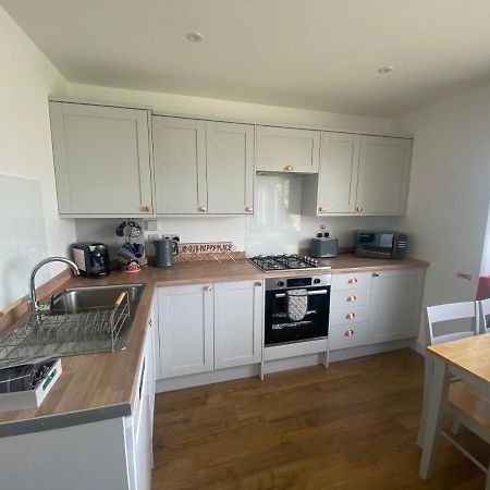 פרשווטר Beau - Brambles Chine, Colwell Bay - 5 Star Wifi - Short Walk To The Hut And Beach - 1 Night Stays Available - Ferry Offers מראה חיצוני תמונה