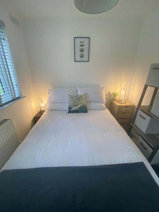 פרשווטר Beau - Brambles Chine, Colwell Bay - 5 Star Wifi - Short Walk To The Hut And Beach - 1 Night Stays Available - Ferry Offers מראה חיצוני תמונה