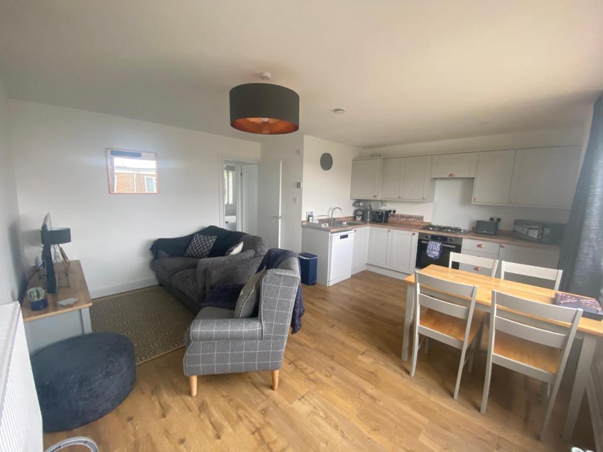 פרשווטר Beau - Brambles Chine, Colwell Bay - 5 Star Wifi - Short Walk To The Hut And Beach - 1 Night Stays Available - Ferry Offers מראה חיצוני תמונה