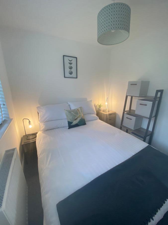 פרשווטר Beau - Brambles Chine, Colwell Bay - 5 Star Wifi - Short Walk To The Hut And Beach - 1 Night Stays Available - Ferry Offers מראה חיצוני תמונה