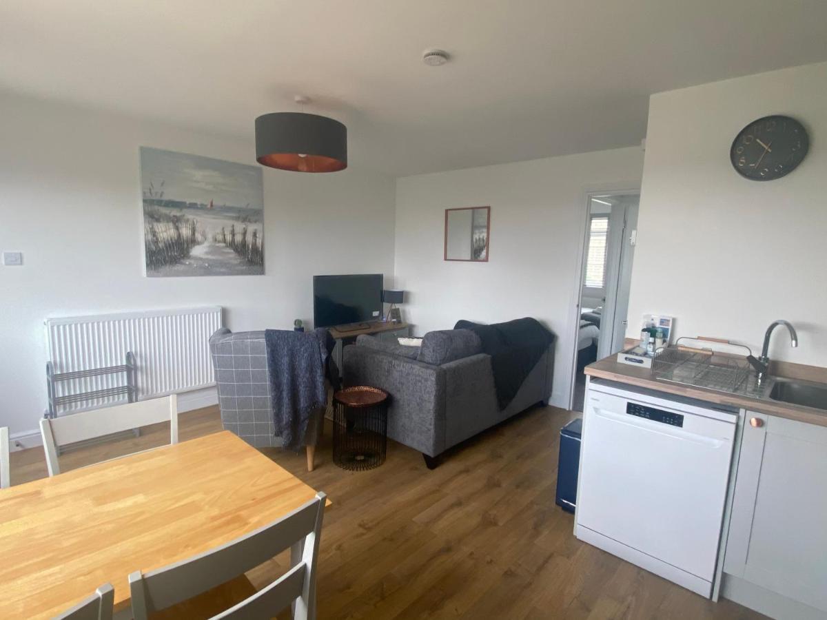 פרשווטר Beau - Brambles Chine, Colwell Bay - 5 Star Wifi - Short Walk To The Hut And Beach - 1 Night Stays Available - Ferry Offers מראה חיצוני תמונה