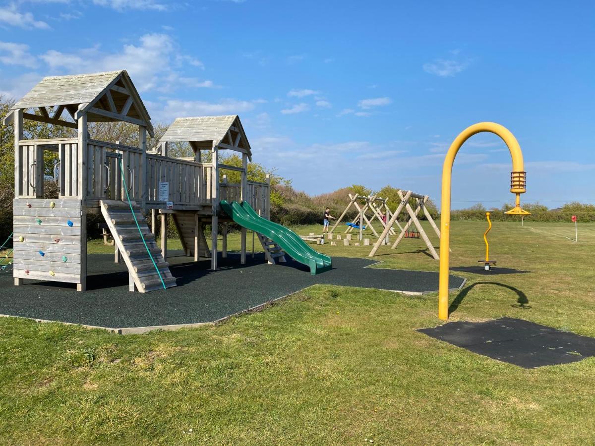 פרשווטר Beau - Brambles Chine, Colwell Bay - 5 Star Wifi - Short Walk To The Hut And Beach - 1 Night Stays Available - Ferry Offers מראה חיצוני תמונה